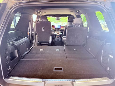 Used 2018 Lincoln Navigator Select w/ Technology Package RWD image 28