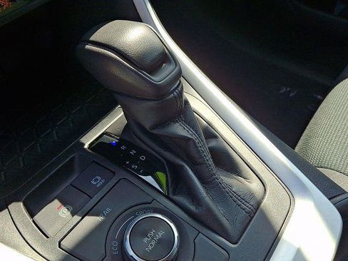 Certified 2021 Toyota RAV4 LE AWD/4WD image 10