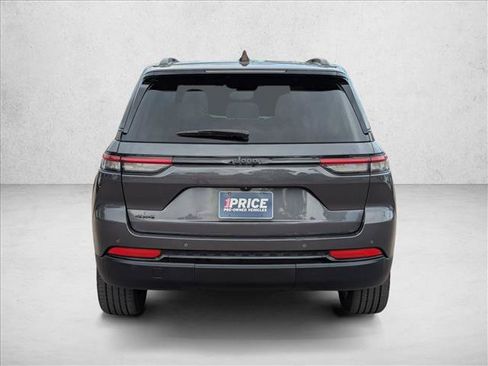 Used 2023 Jeep Grand Cherokee Altitude AWD/4WD image 7