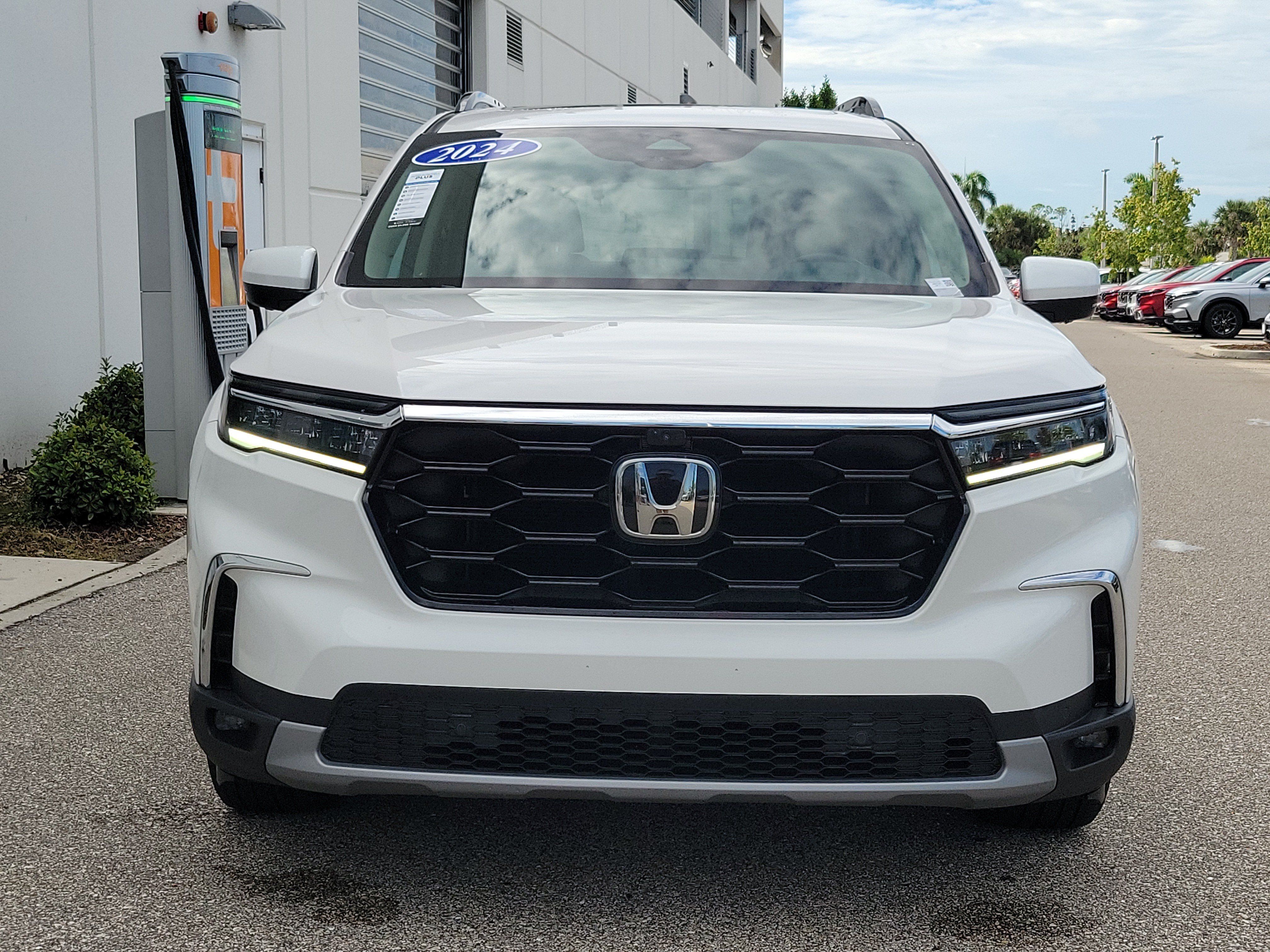 Used 2024 Honda Pilot Elite image 2