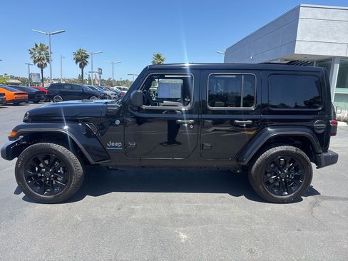Certified 2025 Jeep Wrangler Unlimited Sahara w/ Safety Group AWD/4WD image 4