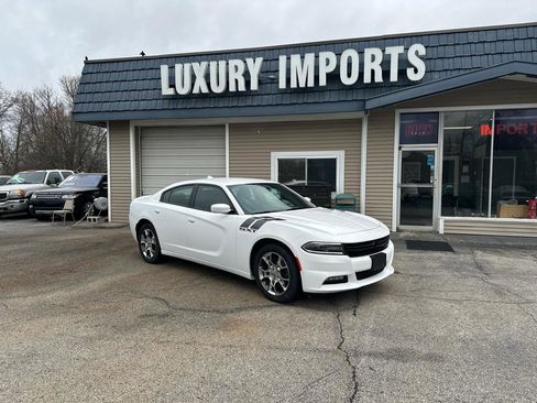 Used 2015 Dodge Charger SXT w/ AWD Plus Group image 2