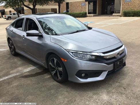 Used 2018 Honda Civic Touring image 4