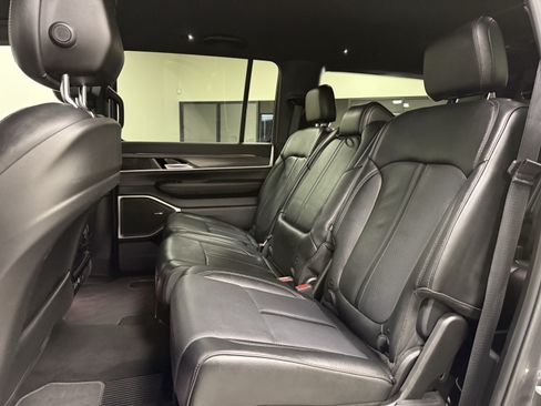 Used 2024 Jeep Wagoneer L Series II w/ Flexible Seating Group RWD image 15