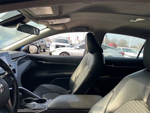 Used 2021 Toyota Camry SE image 9