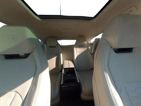 Used 2021 Lamborghini Urus AWD/4WD image 26