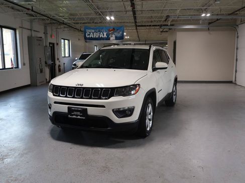 Used 2018 Jeep Compass Latitude FWD image 2