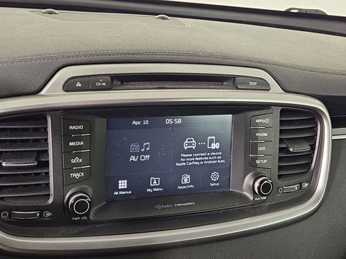 Used 2017 Kia Sorento LX w/ LX Convenience Package image 18