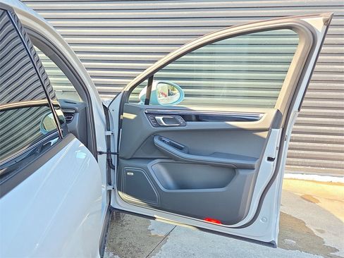 Certified 2026 Porsche Macan Turbo image 20