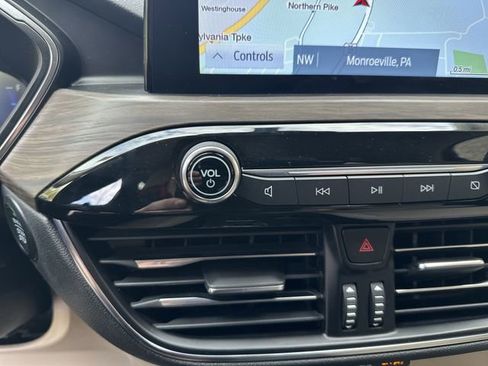 Used 2020 Ford Escape Titanium AWD/4WD image 14