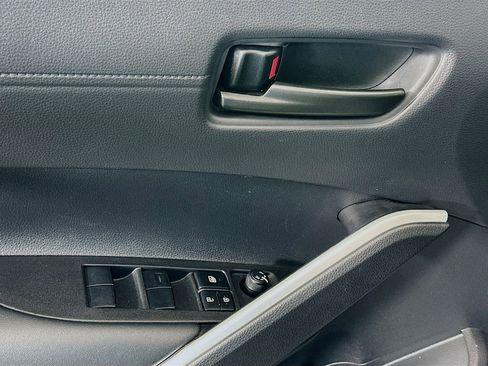 Certified 2025 Toyota Corolla Cross LE image 18