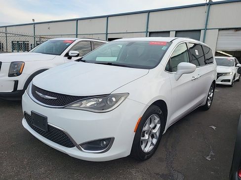 Used 2018 Chrysler Pacifica Touring Plus w/ Tire & Wheel Group image 2