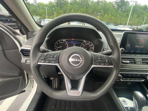 Used 2023 Nissan Altima 2.5 SV FWD image 13