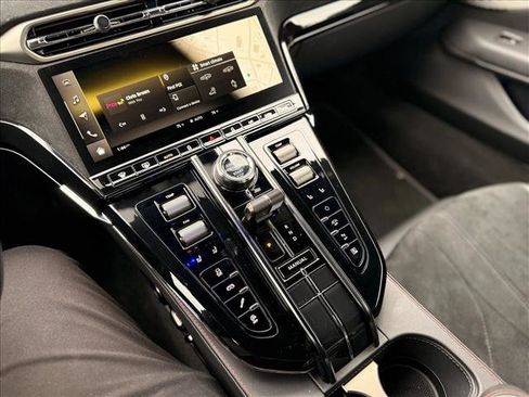 Used 2025 Aston Martin V8 Vantage Coupe image 19