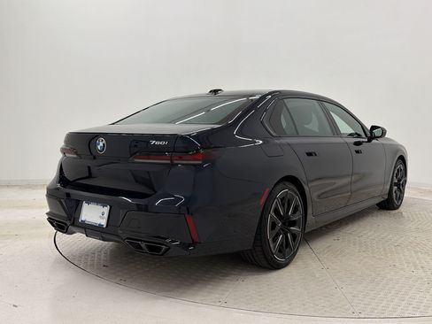 Used 2025 BMW 760i xDrive w/ Executive Package AWD/4WD image 9
