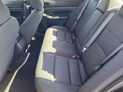 Used 2024 Nissan Altima 2.5 SV image 8