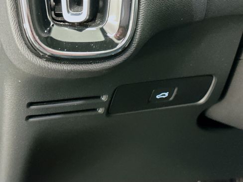 Used 2023 Volvo C40 P8 Recharge Ultimate w/ Protection Package Premier image 17