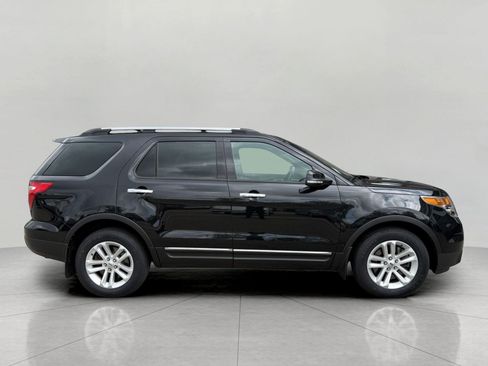 Used 2014 Ford Explorer XLT w/ Equipment Group 202A AWD/4WD image 13