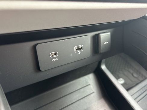 Used 2024 Land Rover Defender 110 S image 29