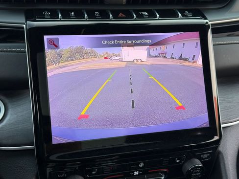 Used 2022 Jeep Grand Cherokee L Limited w/ Black Appearance Package image 22