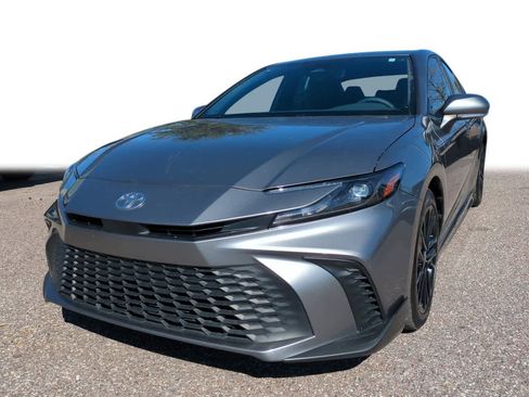 Certified 2025 Toyota Camry SE image 1