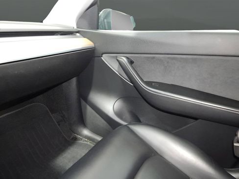 Used 2021 Tesla Model Y Performance image 28