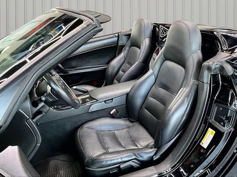 Used 2010 Chevrolet Corvette Convertible w/ Preferred Equipment Group RWD image 21
