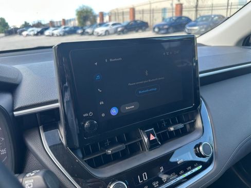 Used 2025 Toyota Corolla Cross LE image 21