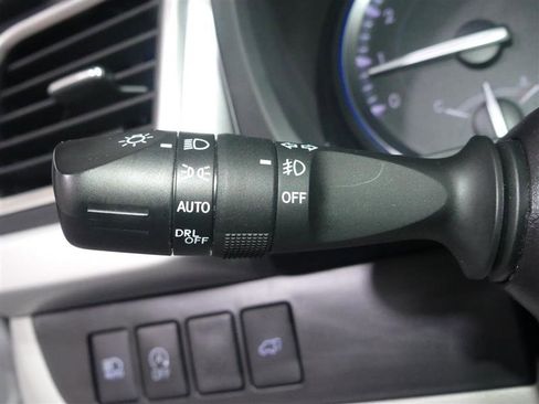 Used 2019 Toyota Highlander XLE image 38