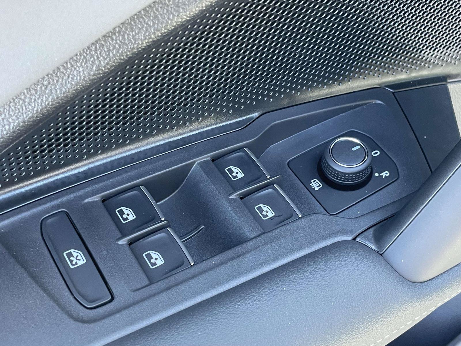 New 2026 Volkswagen Tiguan SE R-Line FWD image 17
