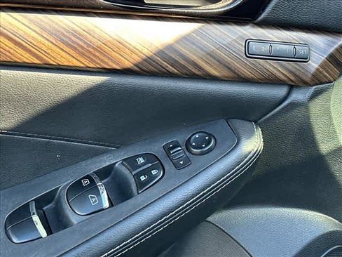 Used 2018 Nissan Maxima Platinum image 16