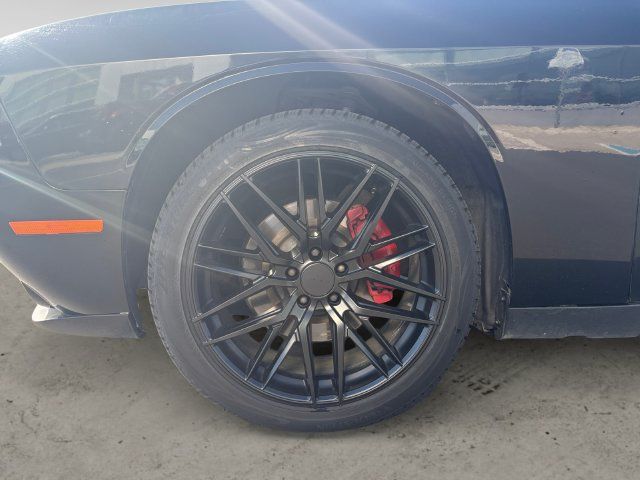 Used 2018 Dodge Challenger R/T Plus RWD image 9