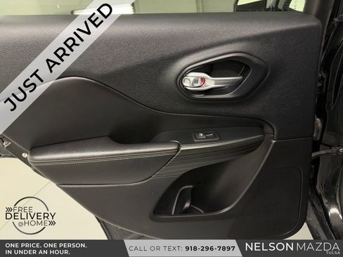 Used 2016 Jeep Cherokee Limited image 34