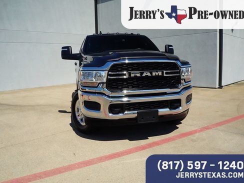 Used 2024 RAM 2500 Tradesman w/ Chrome Appearance Group AWD/4WD image 7