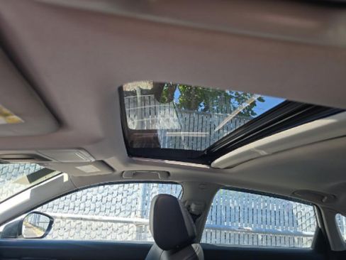 Used 2022 Honda Civic Touring image 11