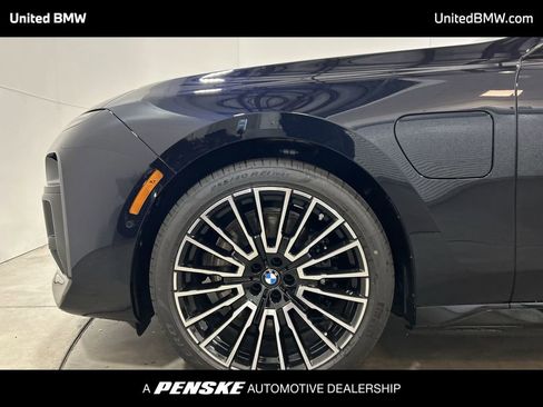 New 2026 BMW 750e xDrive w/ Premium Package image 10