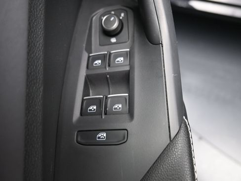 Used 2026 Volkswagen Jetta SE FWD image 15