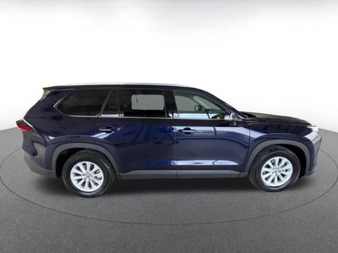 Used 2025 Toyota Grand Highlander LE image 16