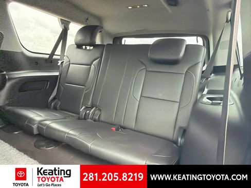 Used 2018 Chevrolet Suburban LT RWD image 11