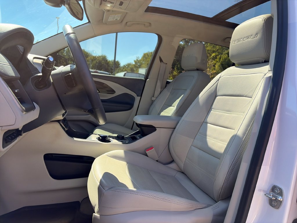Used 2023 GMC Terrain Denali w/ Denali Premium Package AWD/4WD image 16