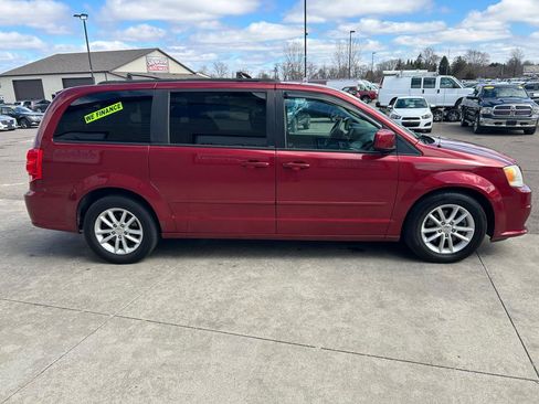 Used 2014 Dodge Grand Caravan SXT image 4