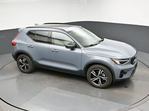 Used 2023 Volvo XC40 B5 Plus w/ Protection Package Premier AWD/4WD image 18