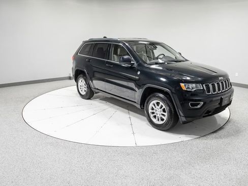 Used 2019 Jeep Grand Cherokee Laredo AWD/4WD image 29