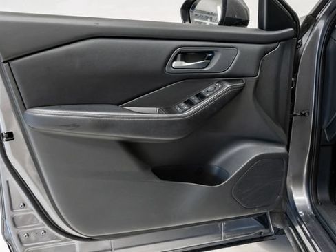 Used 2025 Nissan Rogue SV FWD image 9