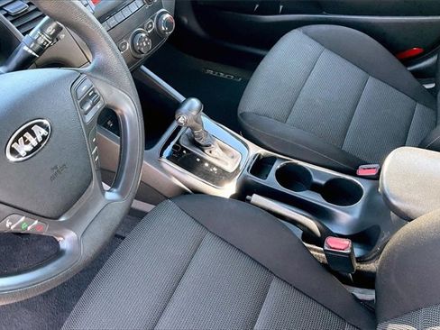Used 2018 Kia Forte LX image 14