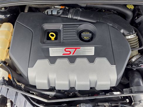 Used 2017 Ford Focus ST w/ Equipment Group 401A FWD image 31