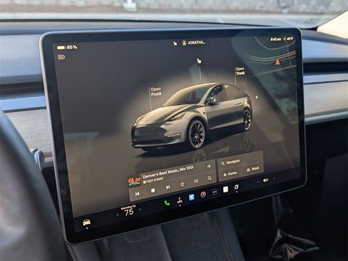 Used 2022 Tesla Model Y Long Range image 25