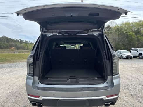 New 2026 Chevrolet Suburban High Country AWD/4WD image 27