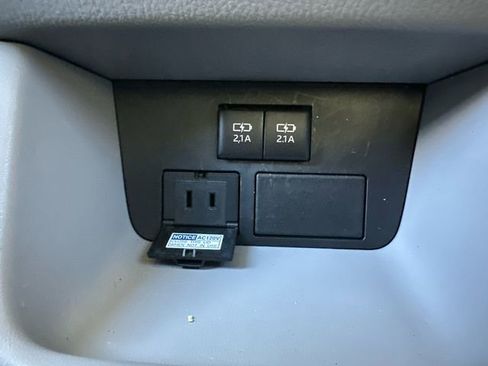 Certified 2019 Toyota Highlander XLE w/ Carpet Mat Package (TMS) image 18