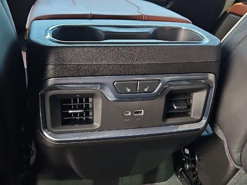 Used 2025 GMC Sierra 3500 Denali Ultimate image 20